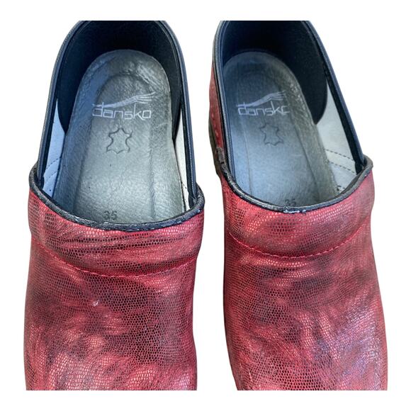 DANSKO Pro Clogs Size 5 EU 35 Red Distressed Leather Slip-Resist Work Nurse - Picture 13 of 16